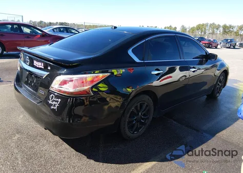 2015 Nissan Altima 2.5 S z USA, uszkodzony, nr VIN 1N4AL3AP4FC486947